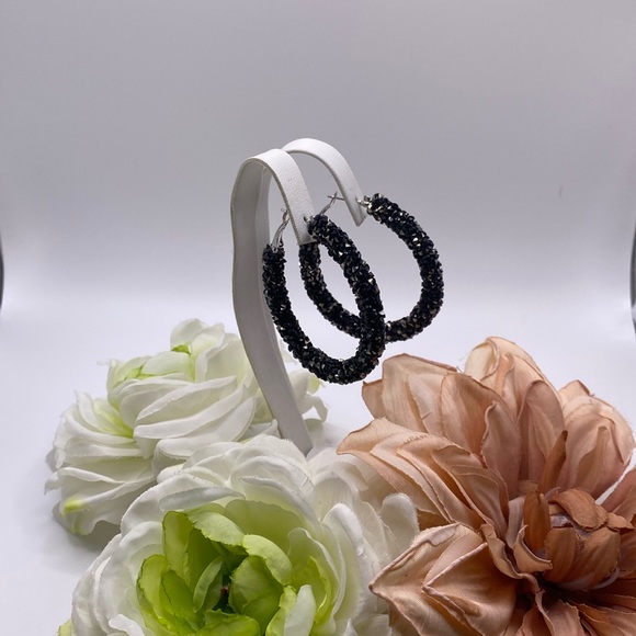 Hoop Earrings With Black Glitter Sparkle NEW - Picture 1 of 7